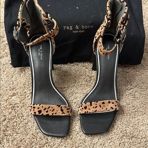 Rag & Bone Women's Black and Tan Sandals